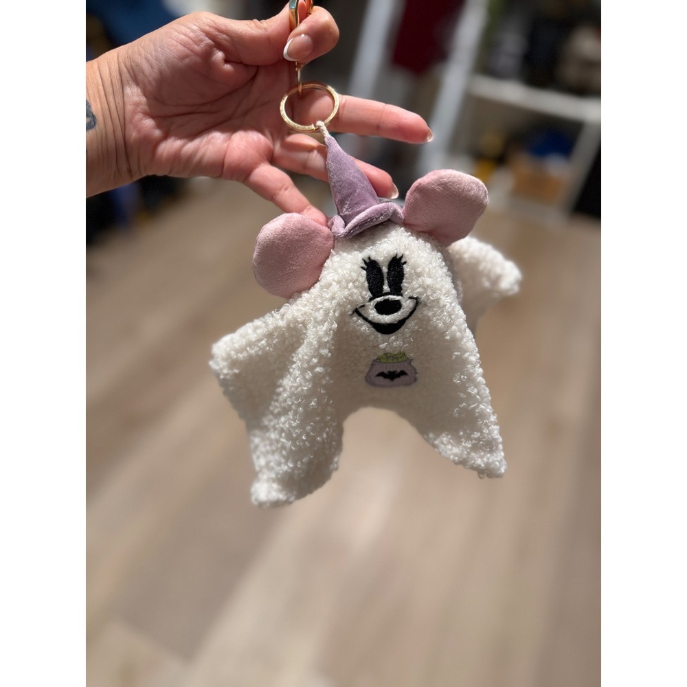 Disney Minnie Mouse Ghost Plush Keychain Halloween Bag Charm White Sherpa